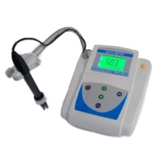 Microprocessor pH meter with ATC